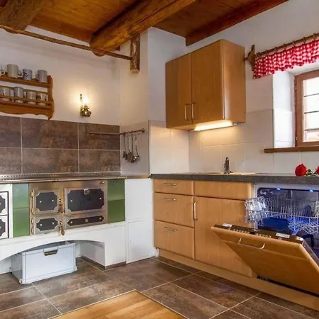 Ferienhaus In Gemeinde Mit Garten Und Grill بيت للعطل *